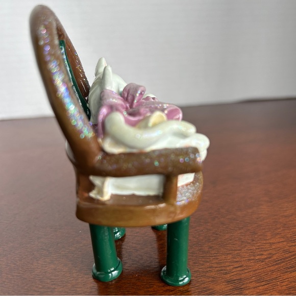 White Kitten Curled in Chair Donna Little Kitt'in Littles Enesco Figurine 1998 - Picture 6 of 9